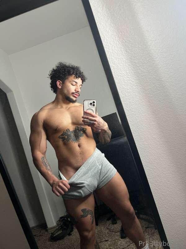 Hit LIKE if you want to come to bed with me 😏