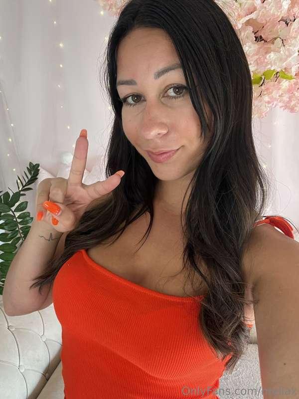 do u think orange fits me? 🧡