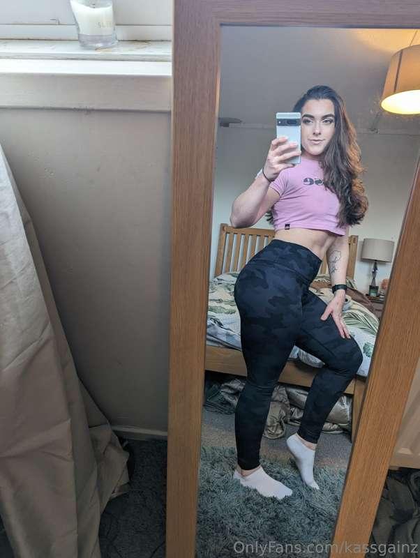 What do you think of my ass in leggings? 🤔