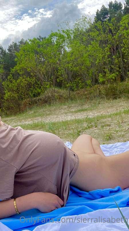 Tanning with no panties => more vitamin D 😏