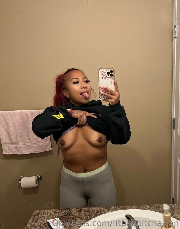 Titty pic in my moms washroom 😜🤭🤫 shhh!