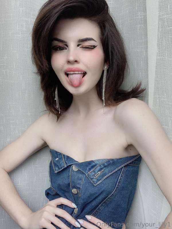 I love to experiment with style. Do you like my look?🥰
