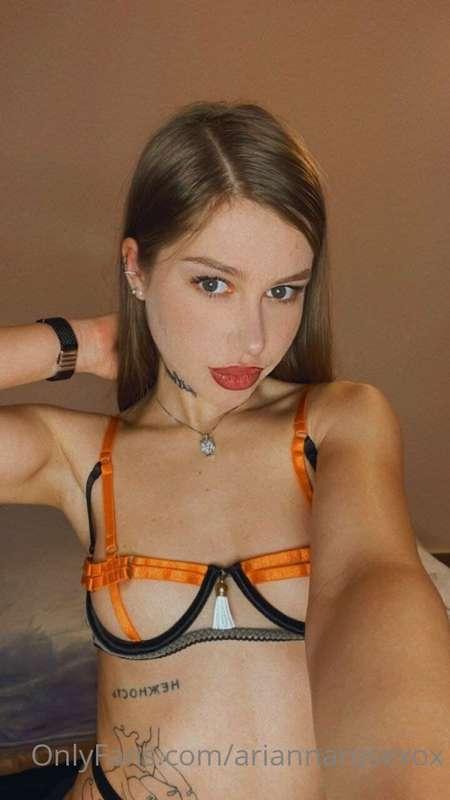 Happy Hump Day! 😊 Doing some filming today 🎥 💦 Message me an..