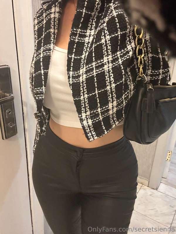 I'm not sure about this outfit, what do you think??🙈🙈🙈🙈🙈🙈