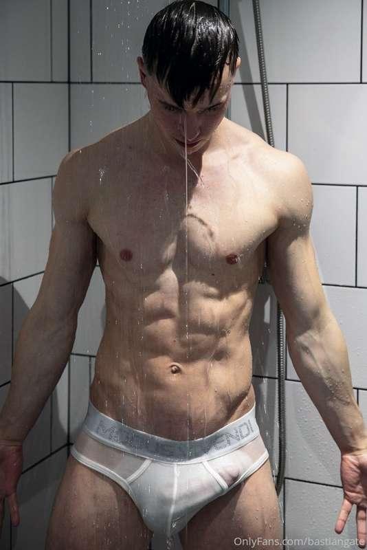 This week I will post some explicit photos from the more pro..