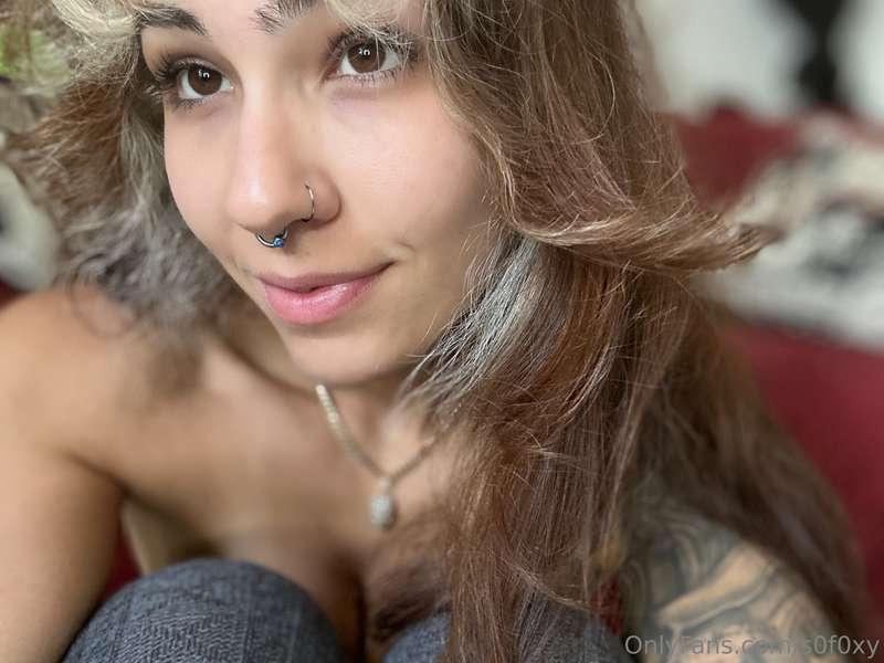 Some selfies! Cheeky smiley selfie if you swipe right 🫣🥹🌸👉🏻