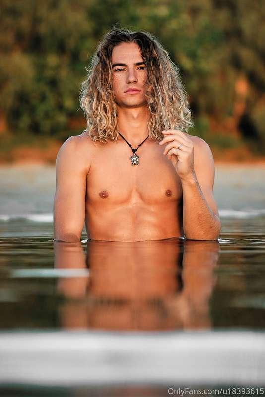 Come swimming with me? 😍🙈