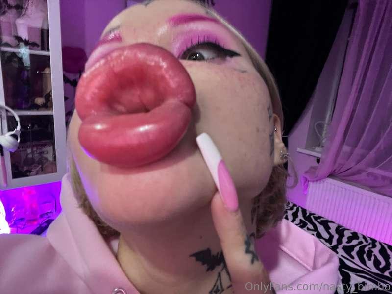 This device goes with 100% suction guarantee! 🤤