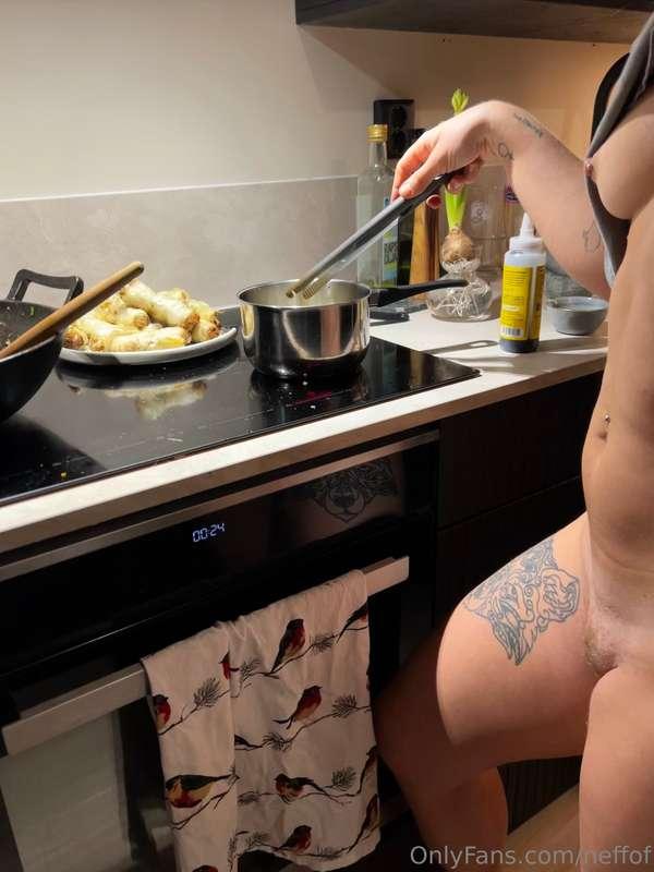 She deep throats and she deep fries!🤤 