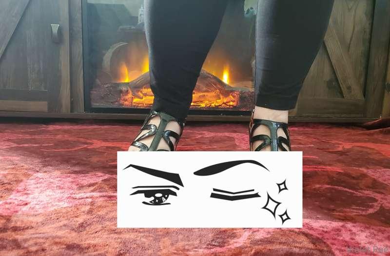 Feet by the fire, what could be  better? 😘