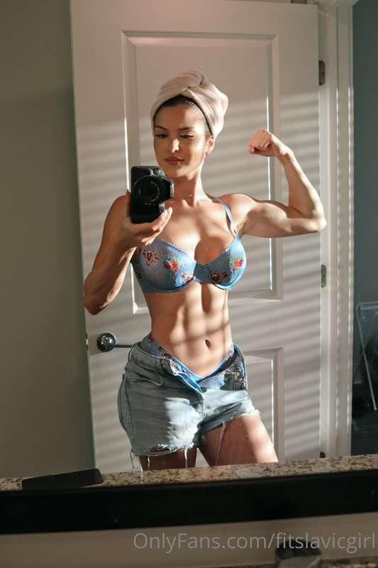Happy Saturday 🤗 like this post if you like this set on me 😜