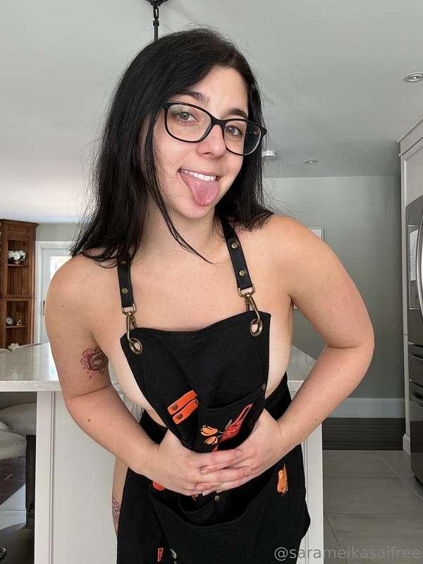 Side boob anyone? 