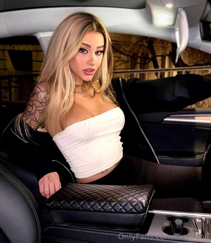 Finally blondie 👱🏻‍♀️🍆! who wants to see me jerk off in the ..