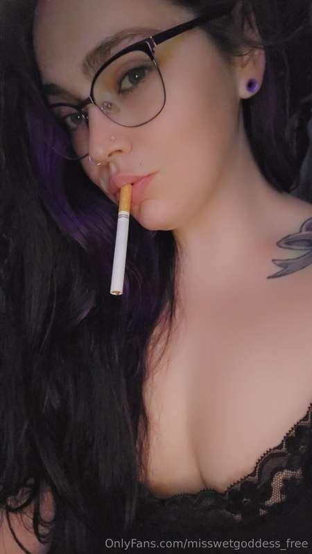 Make sure to wish all the sexy milfs a happy mothers day 🚬💋