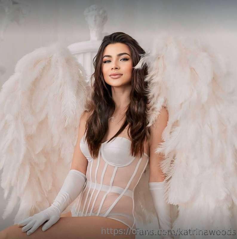 Follow free 👉 @your_princess_dana 💖 She just turned 18 and h..