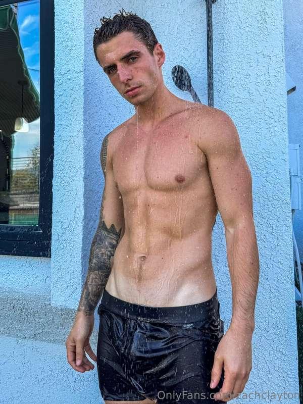 LIVESTREAM TONIGHT? 👀 double tap if your down 😈