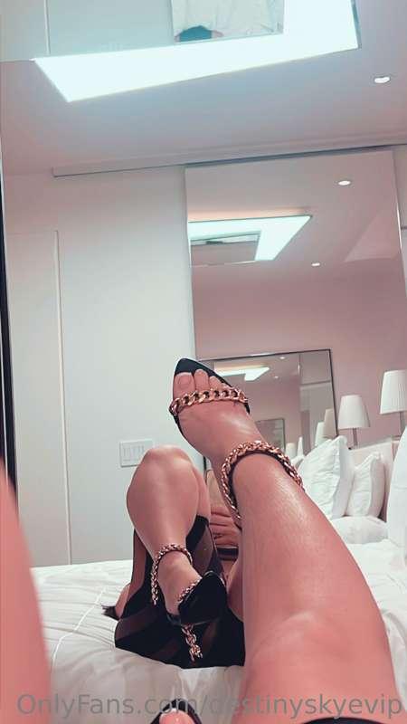 Foot pics 🤍🤍🤍