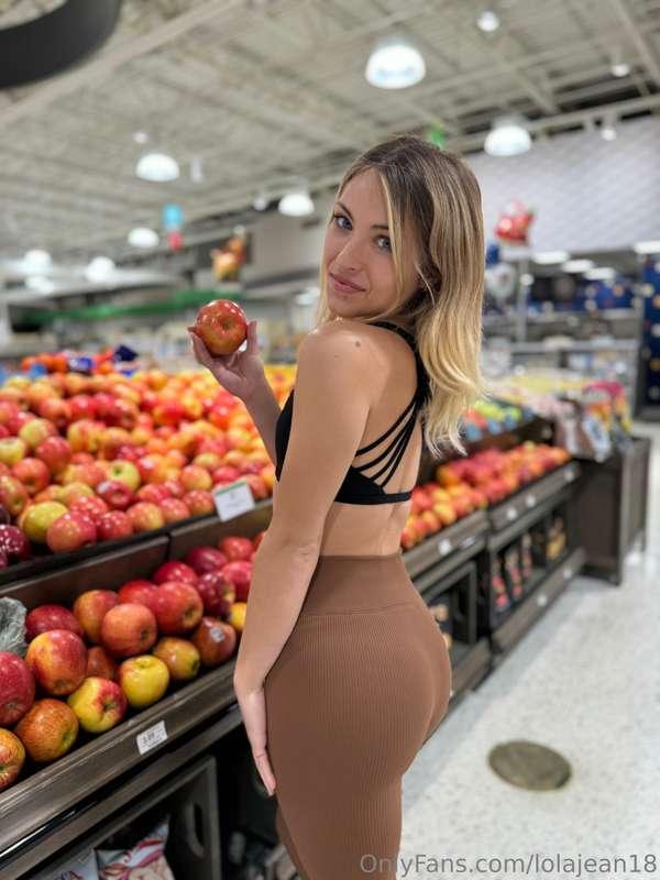 Would you let me buy your groceries? 🤭🍑