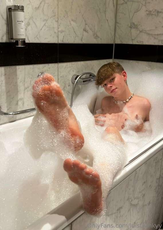 Anyone love a bubble bath?😉