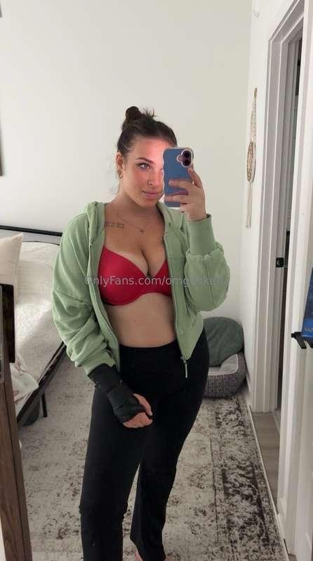 oh you’re shy now? that’s cute. i’m not 😘📸