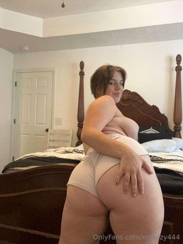 Sometimes I forget how big my butt is getting 😅 just sent a ..