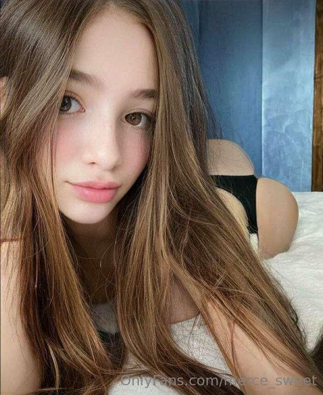 This babe @bbyadell wants to be naughty for you 🔥 🔥
Her juic..