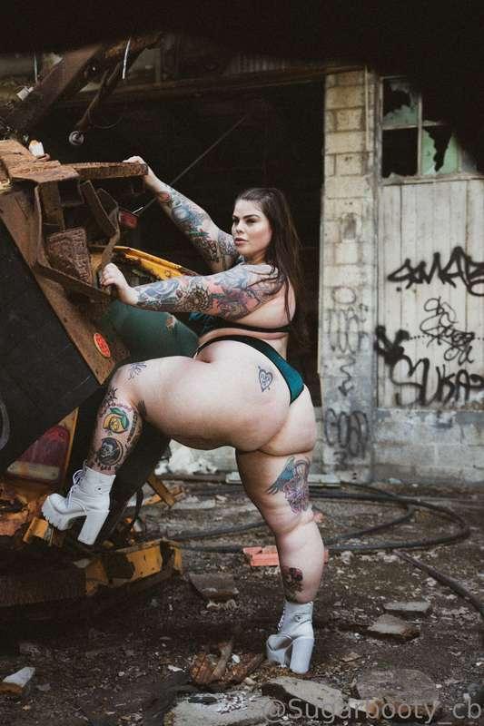 all this ass is just for you <3