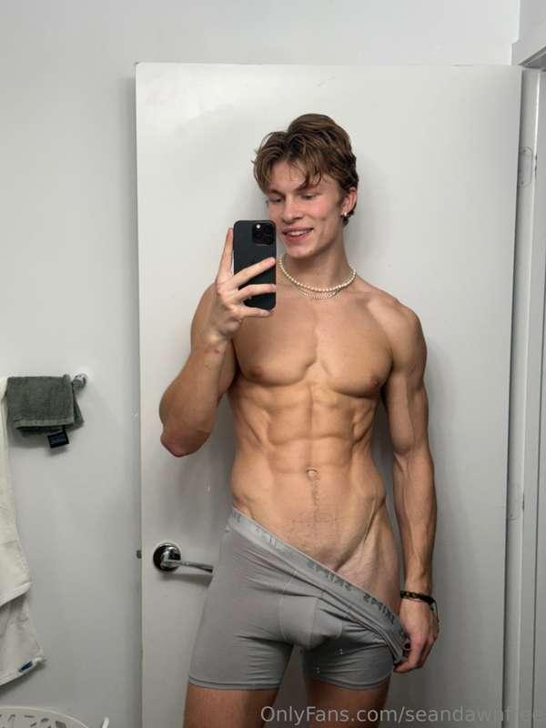I just came from the gym after an arduous session 🥵 wanna se..