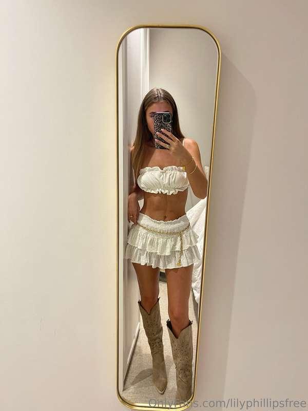 wanna see what’s underneath my skirt?😈