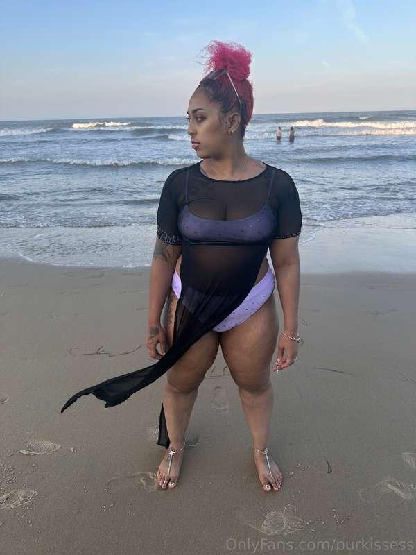 Summer beach vibes take me back 