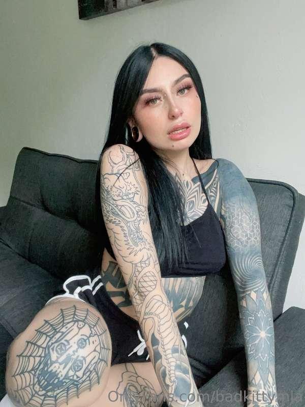 Hit my dm's for a REAL mistress experience 😈