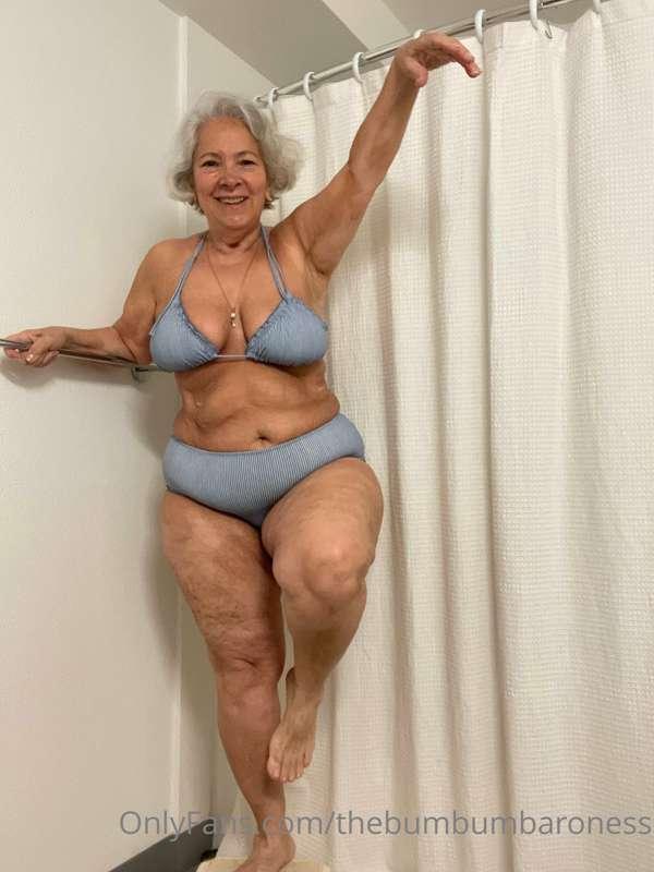 thebumbumbaroness image #1