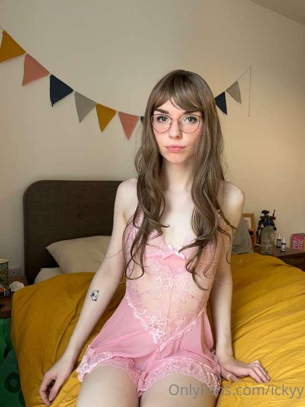 This lingerie is SO SO cute 😭😭 

I’m feeling quite pretty in..