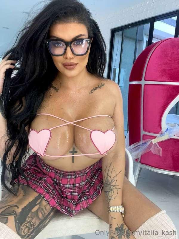 Tell me your naughtiest secret 🤫 I promise it’s safe with me