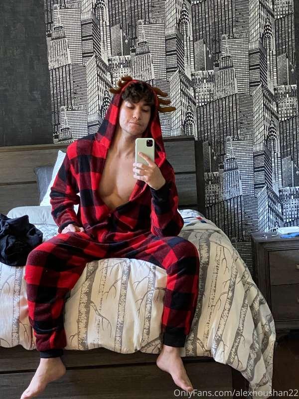 Swipe right for a surprise 😘🙈
