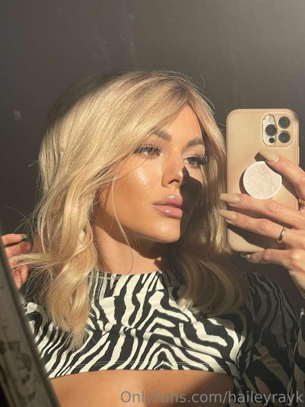 Do I look hot in blonde?