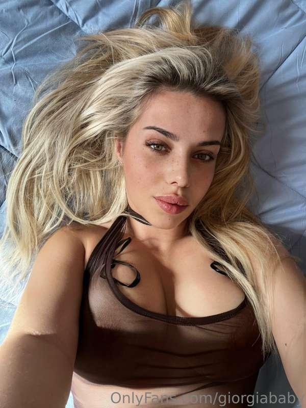 Buongiorno ☀️ il sole mi mette in risalto gli occhi vero? 🤭