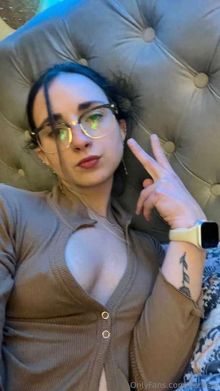 Is there anyone online to talk to me?