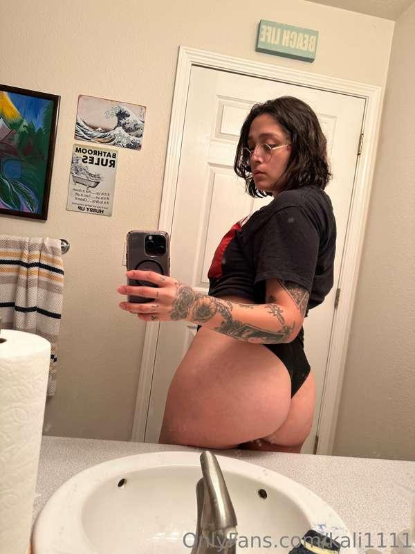 Looking STUPID THICC ❤️‍🔥🍑❤️‍🔥🍑