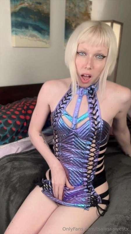 Get enchanted by the cutest TS model @DaniSophiaxxx as she g..