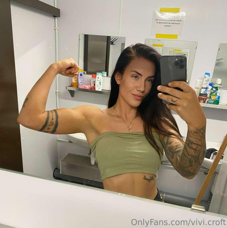 Do you like strong girls? 💪🏻