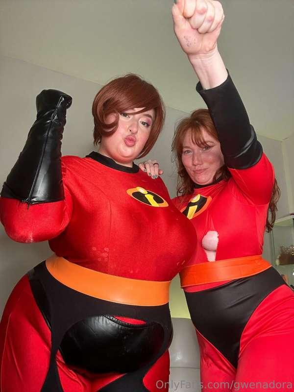 Elastigirl shows Violet how to touch herself in our hot Momm..