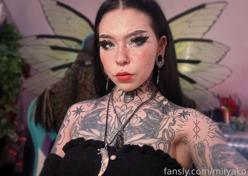 🍁 NOW LIVE 🍁

Cozy evening with more cyberpunk today! Come join me Chooms 🖤

🗡️ https://twitch.tv/miirkwoodelf 🗡️