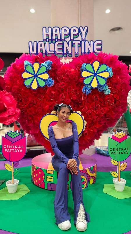 I'm your naughty girl with a heart. 😍💓