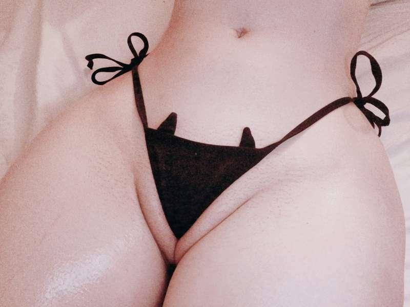 do you love my fat pussy ?? :3 