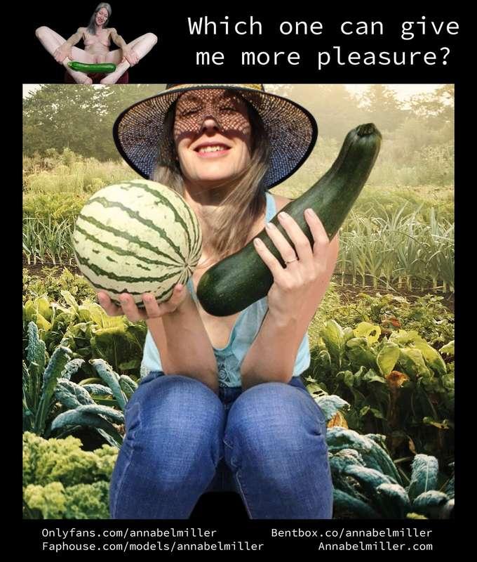 I've made some erotic art for you to get your weekend off to..