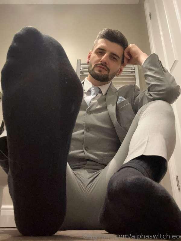 Sniff daddy’s sweaty stinky socks 😈😈😈