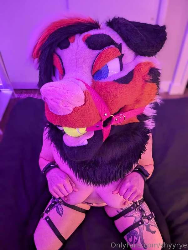 is this how you spoil a good puppy girl? 💖⛓️
