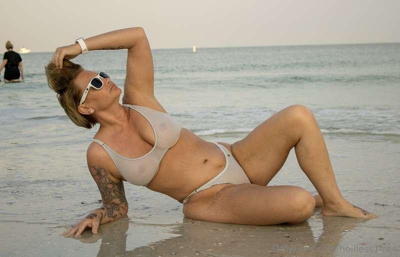 holliess1free image #3
