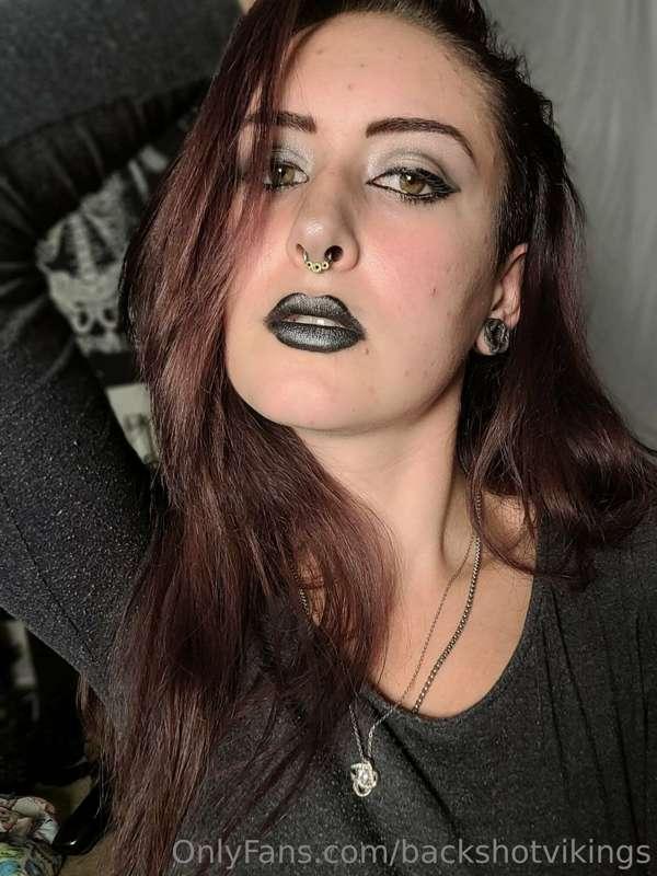 Good morning, happy Thursday 🖤

Panties for sale on other pl..